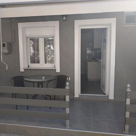Agelikis' Apartments Nea Kallikrateia Экстерьер фото